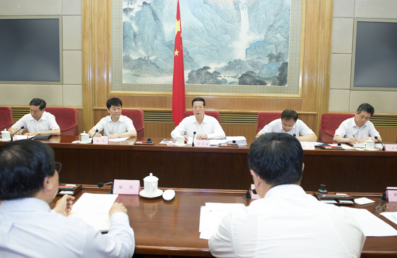 7月6日，中共中央政治局常委、國務(wù)院副總理張高麗在北京主持召開會(huì)議，對(duì)2016年第一批中央環(huán)境保護(hù)督察工作進(jìn)行部署。