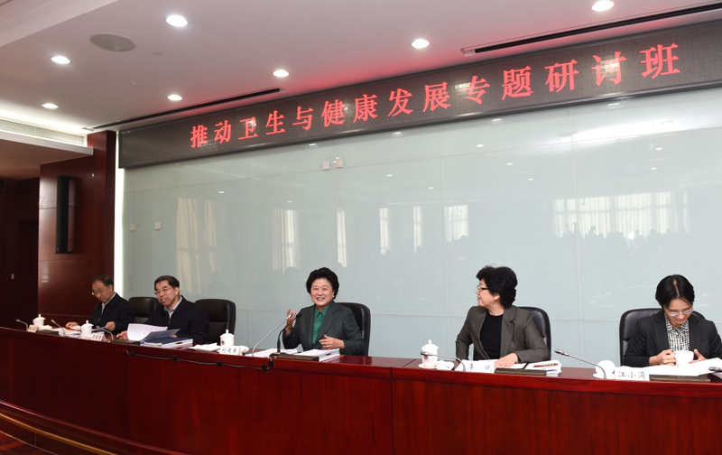11月14日，中央組織部、國(guó)家衛(wèi)生計(jì)生委、國(guó)家行政學(xué)院聯(lián)合舉辦的省部級(jí)干部“推動(dòng)衛(wèi)生與健康發(fā)展”專題研討班在北京舉行。中共中央政治局委員、國(guó)務(wù)院副總理劉延?xùn)|出席開班式并講話。