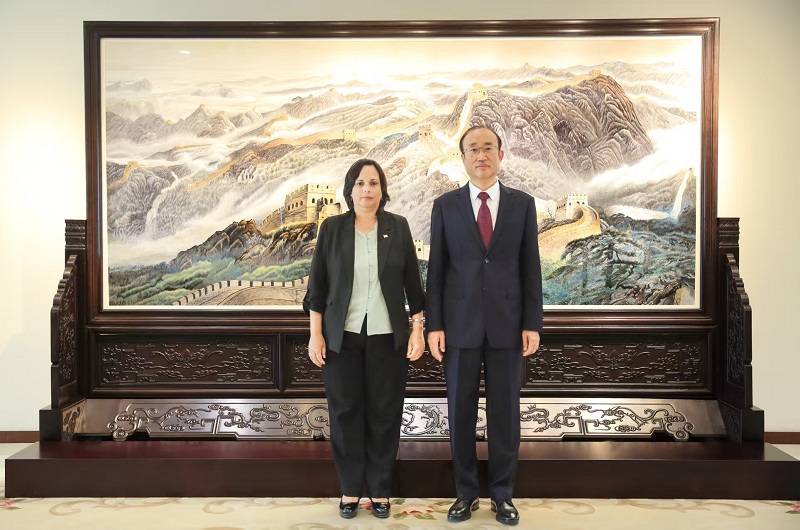 侯凱會(huì)見古巴審計(jì)署審計(jì)長馬爾班